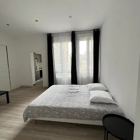 Appartement Libergier 1G, face à la Cathédrale à Reims Extérieur photo